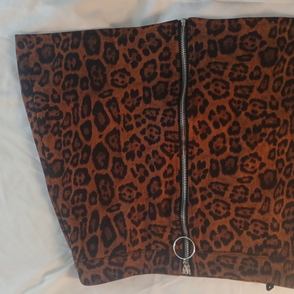 Leopard Print Skirt with Zipper